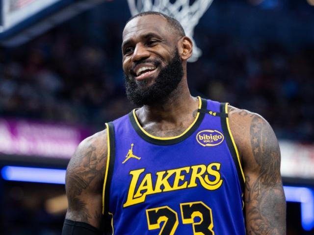 九游娱乐-避开奢侈税+全额中产！詹姆斯或继续降薪一舞再舞