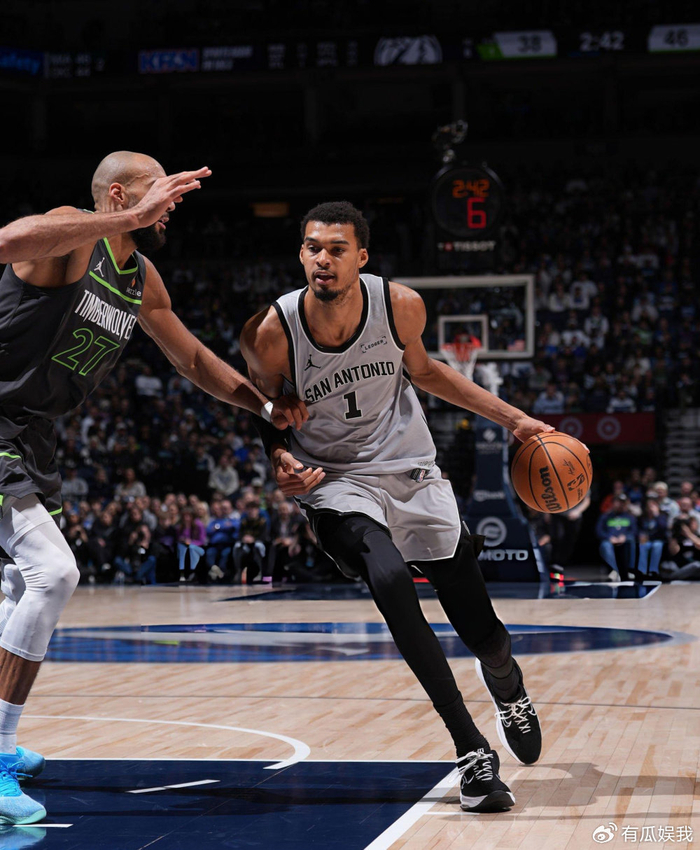 九游娱乐-文班亚马重回首发！空砍29分9板3断失绝杀 连续戏耍戈贝尔遭垫脚|马刺|圣安东尼奥马刺队|明尼苏达森林狼队|鲁迪·戈贝尔|鲁迪-戈贝尔_新浪体育_新浪新闻