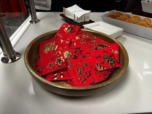 九游娱乐-【现场】遗憾输球！新春贺岁战勇士主场年味十足