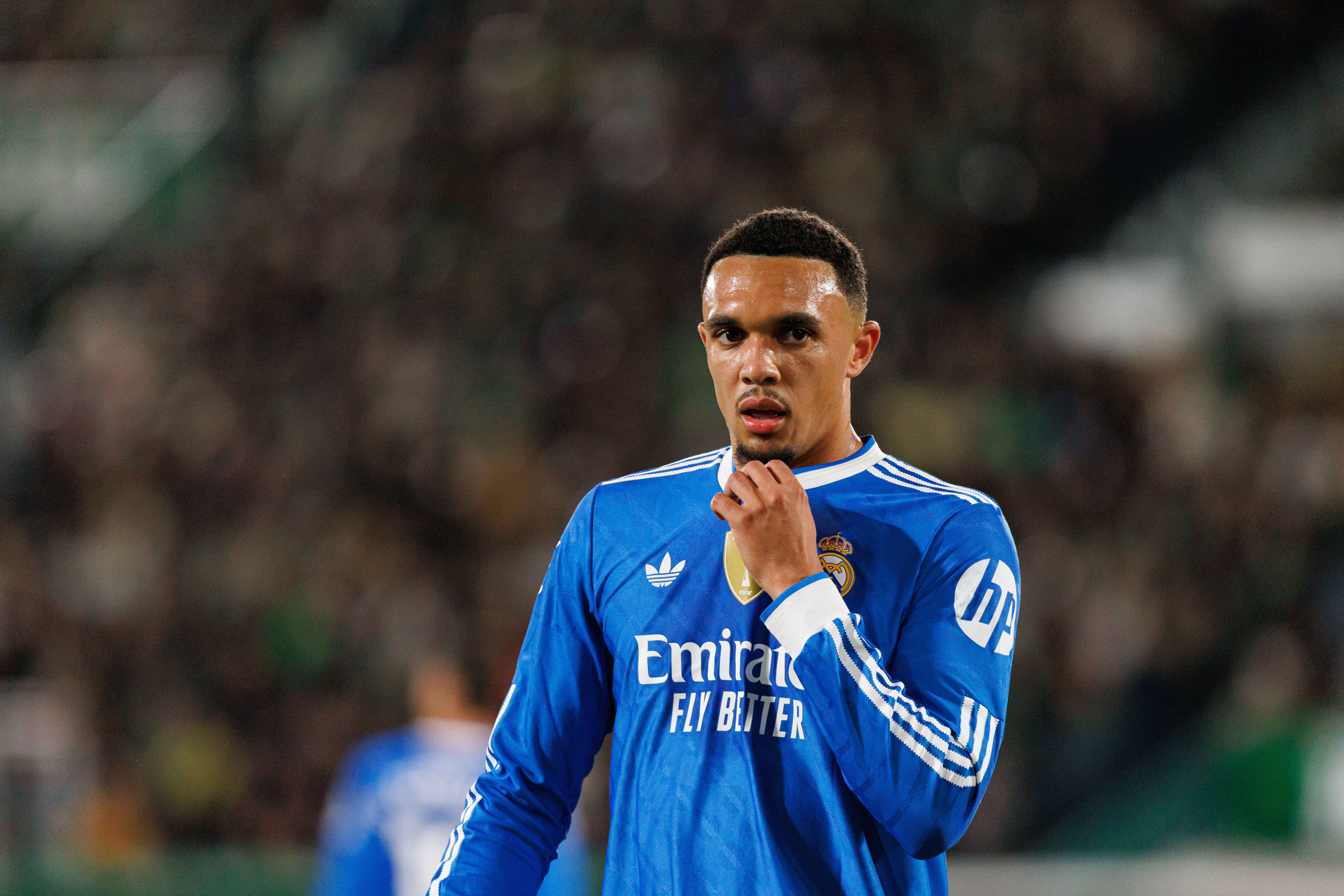 九游娱乐平台-阿诺德在皇马没有未来？邮报辟谣：阿韦洛亚没有要求他离队