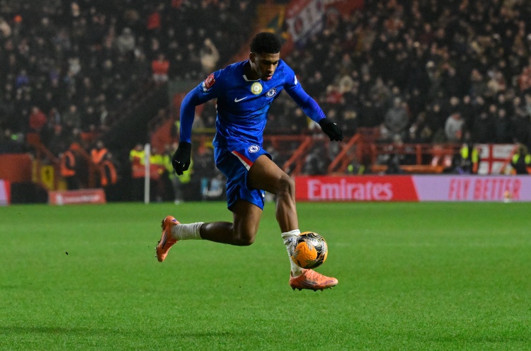 天空：水晶宫有意切尔西后卫阿昌庞 俱乐部间尚未进行正式对话